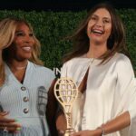 Serena Williams participa da indução do Hall da Fama de Sharapova; Bryan Brothers comemoram com o estilo de marca registrada