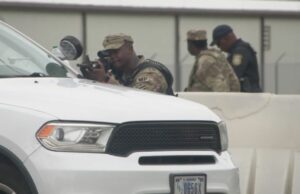 Serviço do Exército dos EUA dispara cinco soldados Serviço do Exército dos EUA dispara cinco soldados