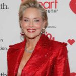 Sharon Stone diz que esse shampoo rico "cresceu novamente" todos os seus cabelos perdidos