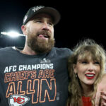 Sim, Taylor Swift se junta a Travis Kelce no podcast 'New Heights' nesta semana
