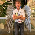 Sir Cliff Richard rasgou alguns snaps de seu calendário de 2026 48ª parte do jogo anual