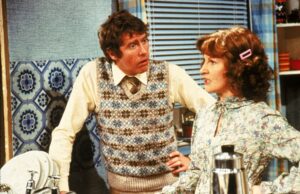 Sitcom da BBC Relax com aviso de gatilho para “linguagem discriminatória” em outra degradação acordada Sitcom da BBC Algumas mães que Eva EM foram impressionadas com um aviso de gatilho