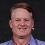 Stanford contrata o ex -CEO da Nike e do eBay como o novo diretor de esportes