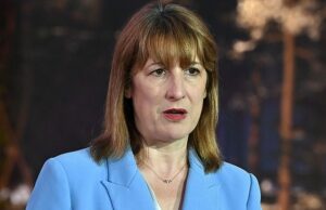 Stephen Glover: Este governo desesperado e tolo nem sequer considera que nossas casas sejam sagradas. Ninguém pode confiar em Starmer novamente se ele quebrar suas promessas sobre impostos sobre ganhos de capital. Rachel Reeves está de olho em um 'imposto de mansão' sobre os proprietários de propriedades de alto valor enquanto ela se esforça para preencher um buraco de £ 50 bilhões nas finanças públicas, emergiu