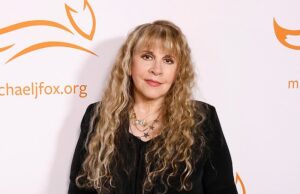 Stevie Nicks, 77 anos, os problemas de saúde de Spark quando ela se afasta da data da turnê devido a lesão Stevie Nicks, 77 anos, anunciou na sexta -feira que cancelou todos os seus shows planejados para agosto e setembro depois de quebrar no ombro; Imagem em novembro em Nova York