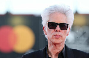 Supervisor Jim Jarmusch ‘insatisfeito e desconcertado’ pelo financiamento de Mubi de Sequoia Jim Jarmusch attends the "Father Mother Sister Brother" red carpet.