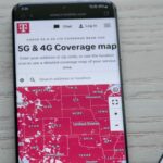 Uma torre de telefone celular T-Mobile com LTE e 5G