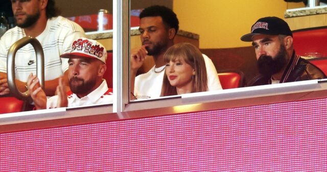 Taylor Swift, Travis Kelce e o enorme anel de envolvimento de Swift com maior probabilidade de um videogame de futebol entre si 

