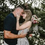 Taylor Swift e Travis Kelce estão envolvidos após um romance de dois anos