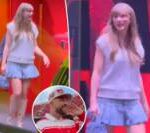 Taylor Swift define o colete de malha de cabo com minissaia plissada em Nebraska vs. Cincinnati Video Game
