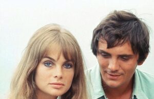 Terence Stamp é um amigo e admirador de Diana, e ele ama Julie Christie. Ele também gosta do camarão. Apesar de seu charme e aparência, Stamp nunca alcançou totalmente o sucesso previsto para ele como ator. Na foto: Jean Shrimpton e Terence Stamp durante o relacionamento deles