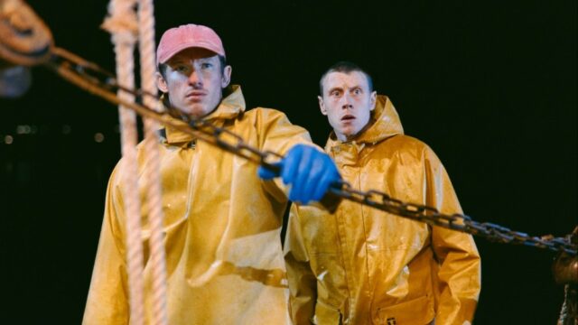 Testemunhas de 'Rose of Nevada': George Mackay e Callum Turner mergulham em uma viagem fascinante e de surf time 
