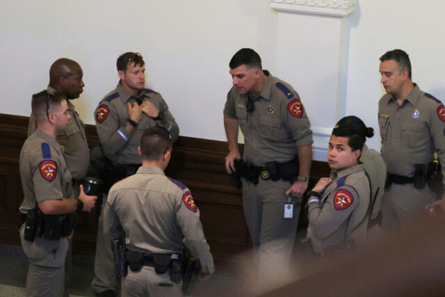 Texas Capitol evacuado após a ameaça de disparo



