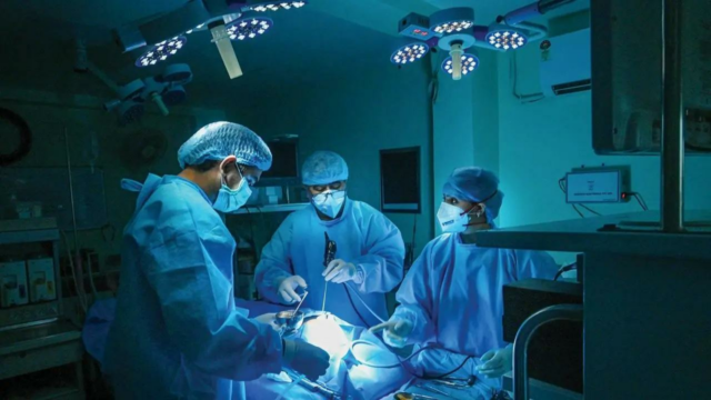 Thane Doctor resgata o homem depois de remover 2,5 kg de tumor de fígado

