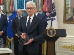 Vídeo: Gavin Newsom diz que as negociações de Tim Cook com Trump ‘quebram um pouco seu coração’ Tim Cook Trump Presentes com um piech de vidro madring 100% em uma base de ouro de 24k