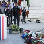 Tiras francesas de residência de um homem marroquino de 47 anos que acendeu um cigarro no Memorial de Guerra do Arco de Triomphe