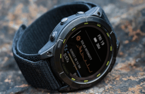 Tire US $ 500 com desconto e descubra o Garmin Enduro 2 Um banner multifolorado com o logotipo da AP e o texto da polícia do Android de volta à escola