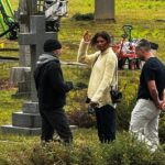Tom Holland, 29, e seu marido Zendaya, 28, foram vistos filmando juntos pela primeira vez no conjunto do Homem-Aranha: Novo Dia no Cemitério Brookwood em Surrey na quinta-feira