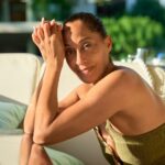 Tracee Ellis Ross, concentrando sua felicidade e as alegrias de se destacar em 'viagens solo' e sua 'lista de sonhos' de destinos para a segunda temporada