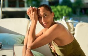 Tracee Ellis Ross, concentrando sua felicidade e as alegrias de se destacar em ‘viagens solo’ e sua ‘lista de sonhos’ de destinos para a segunda temporada Tracee Ellis Ross, concentrando sua felicidade e as alegrias de se destacar em 'viagens solo' e sua 'lista de sonhos' de destinos para a segunda temporada