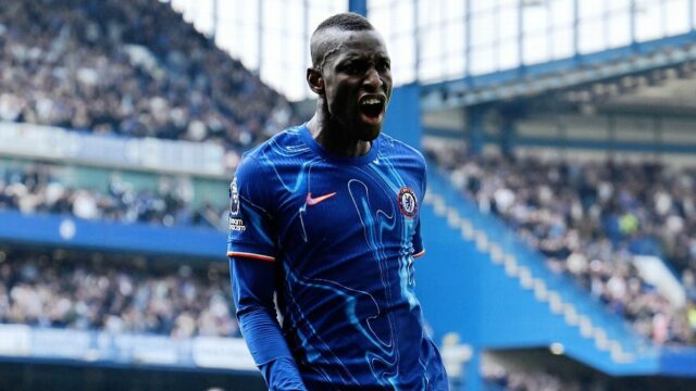 Transferir rumores, notícias: Spurs, Bayern, Newcastle para Chelsea Jackson Race

