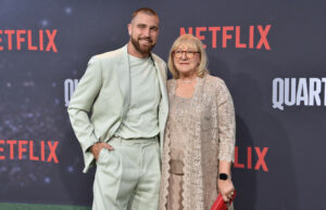 Travis Kelce e sua mãe roubaram o show na cabeça das cabeças Travis Kelce e sua mãe roubaram o show na cabeça das cabeças