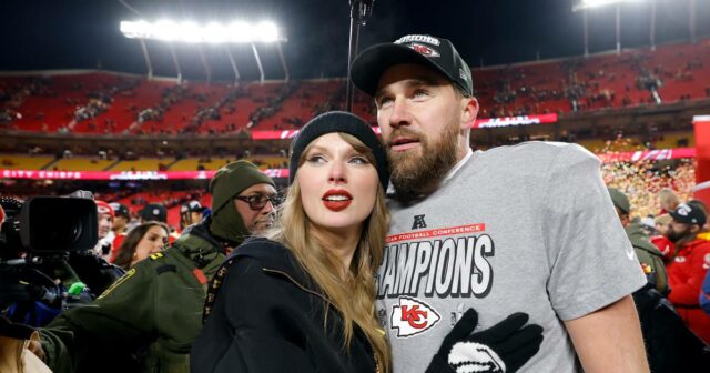 Taylor Swift A Relacionamento de Travis Kelce da linha do tempo dos Jogos de Chefes para Notas Românticas de Composição 419