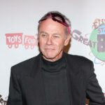 Tristan Rogers, que jogou com o belo espião Robert Scorpio no 'Hospital Geral', morre aos 79 anos