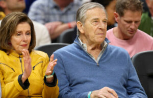 Trump acusa Pelose de negociação privilegiada depois de derrotar “todos os fundos de hedge” em 2024. Trump acusa Pelose de negociação privilegiada depois de derrotar "todos os fundos de hedge" em 2024.