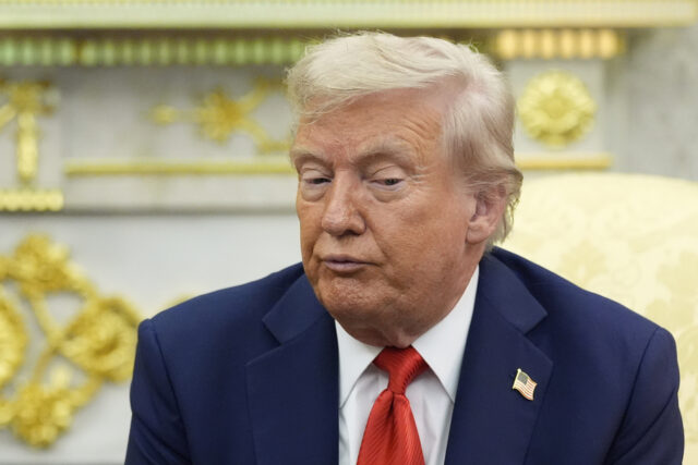 O candidato presidencial republicano, ex -presidente Donald Trump, é introduzido durante a última noite da Convenção Nacional Republicana na quinta -feira, 18 de julho de 2024, em Milwaukee. (AP Photo/J. Scott Applewhite)