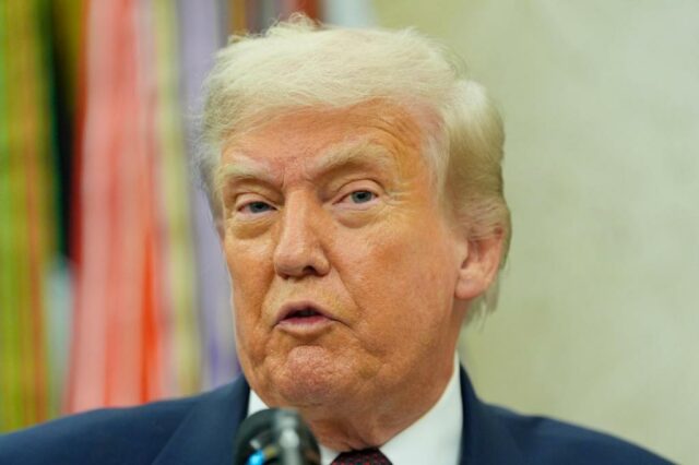 Trump diz que está planejando colocar uma tarifa 100% em chips de computador e provavelmente aumentar o custo da eletrônica

