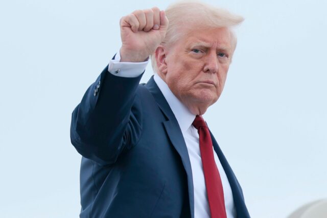 Trump emite uma nova ameaça para Obama, Clinton, na pesquisa da Rússia: 'Pague um preço'

