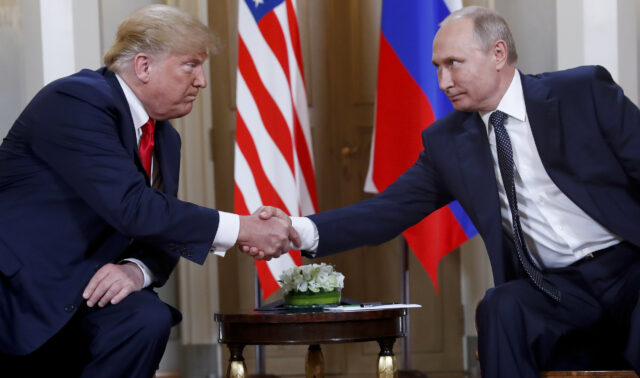 Trump faz a atualização sobre a conversa da Rússia depois de chamar o Kremlin de 'ameaça'

