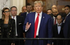 Trump ganha muito à medida que o tribunal rejeita a penalidade de fraude de US $ 500 milhões O presidente Donald Trump garantiu uma vitória de quase US $ 500 milhões quando um tribunal de apelações decidiu que não precisa pagar a penalidade em seu caso de fraude de Nova York. Na foto: Trump fala ao lado de sua então atory Alina Habba, fora da sala do tribunal em Nova York em 11 de janeiro de 2024