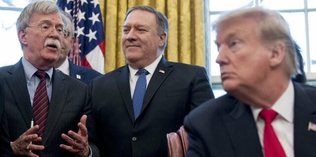 Trump provoca o anúncio de mistério oval do Oval Office como o FBI Braids Home de John Bolton: Atualizações ao vivo



