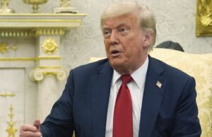 Trump rebentando 100% de tarifa em lascas de computador Trump rebentando 100% de tarifa em lascas de computador