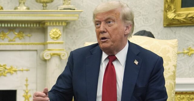 Trump rebentando 100% de tarifa em lascas de computador

