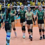 Universidade de San Carlos Lady Warriors durante uma partida contra a Fundação da Universidade de Southern Philippines no convite nacional da Super League da Shakey