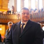 O embaixador da Ucrânia no general do Reino Unido Valerii Zaluzhny negou que os rumores de que 'estivessem silenciosamente preparando uma corrida para presidente' de sua sede em Londres
