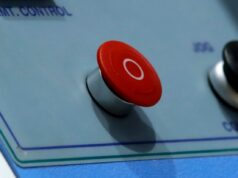 Um desenvolvedor recebe tempo de prisão por usar uma mudança de matar para sabotar a rede de computadores de seu ex -empregador a photo of a red emergency stop button