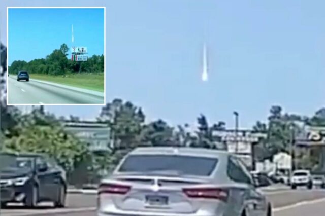 Um objeto brilhante no céu na estrada.