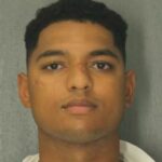 Reggie Florence, 28 anos, convenceu um homem a dirigir de Long Island para Middletown, Nova York, e supostamente o esfaqueou