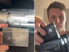 Um homem compra uma câmera de vídeo em uma venda de quintal, mas fica chocado com o que encontra nas fitas Um homem compra uma câmera de vídeo em uma venda de quintal, mas fica chocado com o que encontra nas fitas