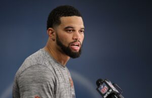 Um jogador da partida de espera que pode ajudar a ganhar futebol de fantasia Um jogador da partida de espera que pode ajudar a ganhar futebol de fantasia