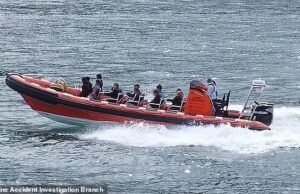 Um turista é O Rib Lundy Explorer deixou o porto de Ilfracombe em North Devon para uma viagem ao Safari do mar em junho de 2023 (foto stock)