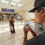Na terça -feira, 29 de julho de 2025 em Concord, Califórnia, um cliente vê à venda no SunValley Shopping Center no SunValley Shopping Center para venda em casa no SunValley Shopping Center.