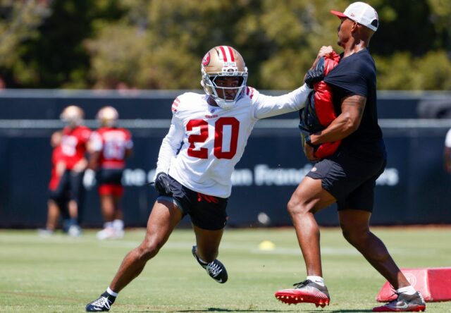 San Francisco 49ers Upton Stout (20) é executado em Santa Clara, Califórnia (AP Photo/Jeff Chiu) durante o treinamento no campo de treinamento de futebol da NFL da equipe na quinta -feira, 24 de julho de 2025)