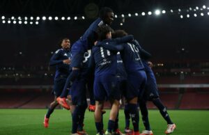 Utd wonderkid masculino está sendo escovado para um lançamento sob Ruben Amorim, ele brilhou em uma função totalmente nova Bendito Mantato, Amad, Reece Munro, Toby Collyer, do Manchester United, em ação durante uma sessão de treinamento em primeira equipe no Conserto de Treinamento de Carrington em 07 de julho de 2025