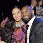 Vanessa Bryant e as filhas honram Kobe Bryant na cerimônia de impressão manual