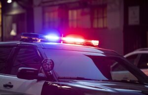 Várias pessoas baleadas por atirador ativo que ainda estão soltos na distante cidade de Montana A cidade de Anaconda foi colocada em bloqueio depois que o atirador teria se mudado de Uggla Bar